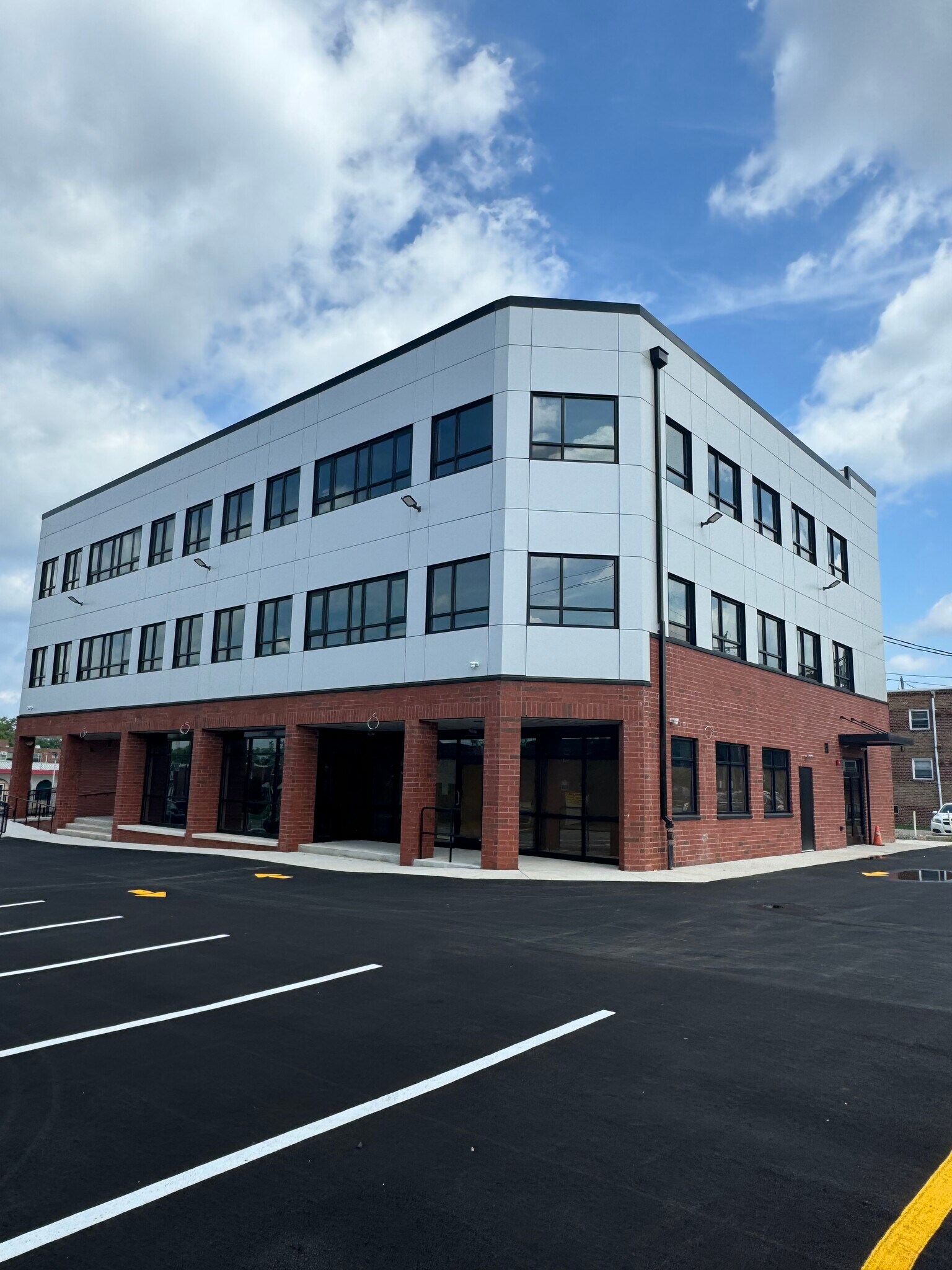 1729 Cottman Ave, Philadelphia, PA à louer Photo de l’immeuble– Image 1 sur 5
