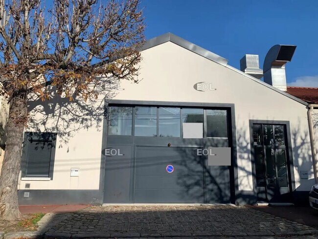 Plus de détails pour Local d’activités à vendre