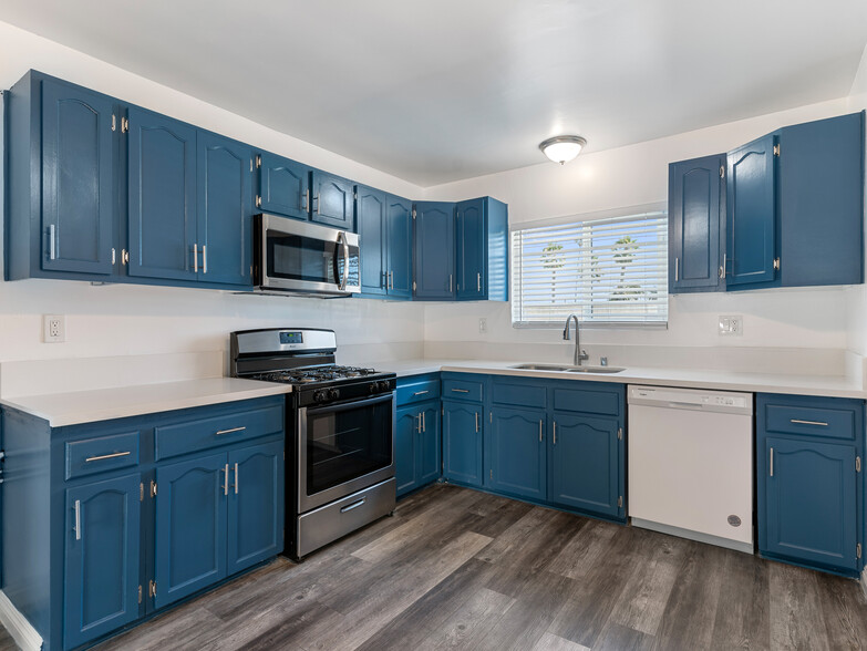 1335 Stanley Ave, Long Beach, CA à vendre - Photo de l’immeuble – Image 2 sur 14