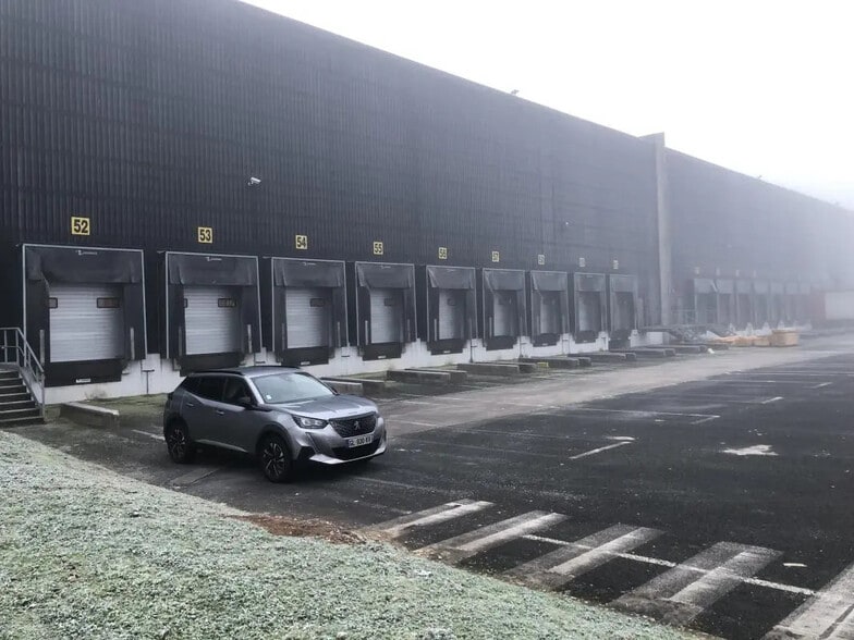 Industriel/Logistique dans La Chaussée-Saint-Victor à louer - Photo de l’immeuble – Image 2 sur 13