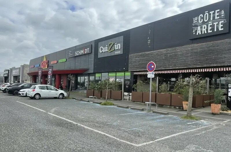 Local commercial dans VILLENAVE-D'ORNON à louer - Photo de l’immeuble – Image 1 sur 5