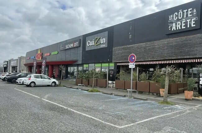 Plus de détails pour Local commercial à louer