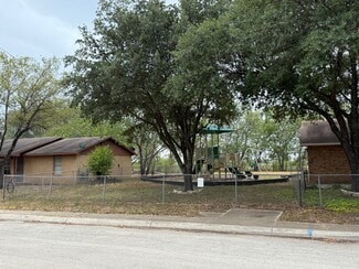Plus de détails pour Remigio Duplex Portfolio + 8 Acres – à vendre, San Antonio, TX