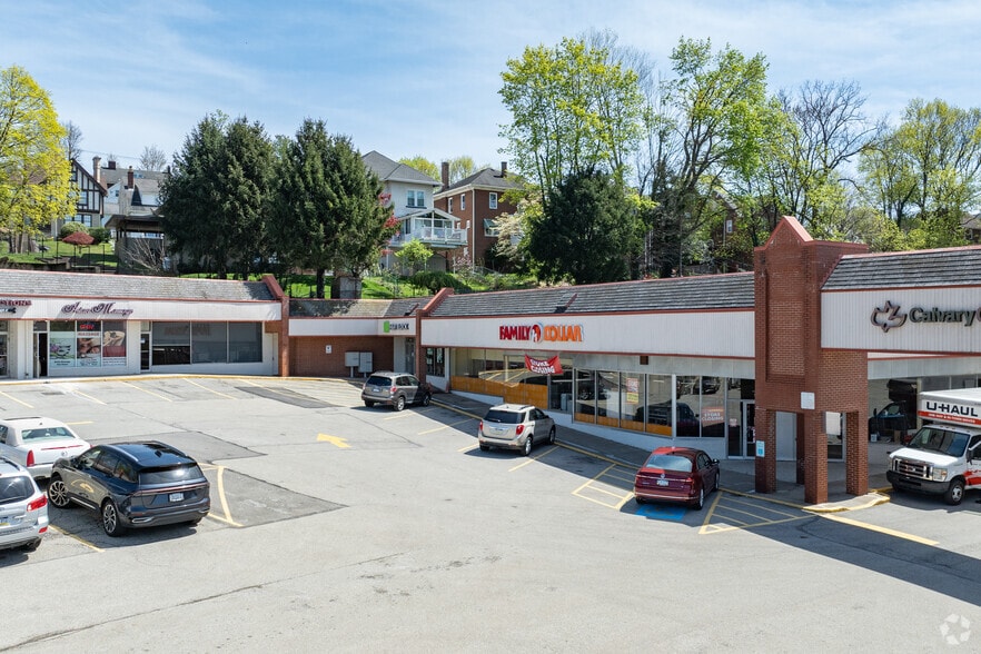 400 E Pittsburgh St, Greensburg, PA à louer - Photo de l’immeuble – Image 2 sur 11