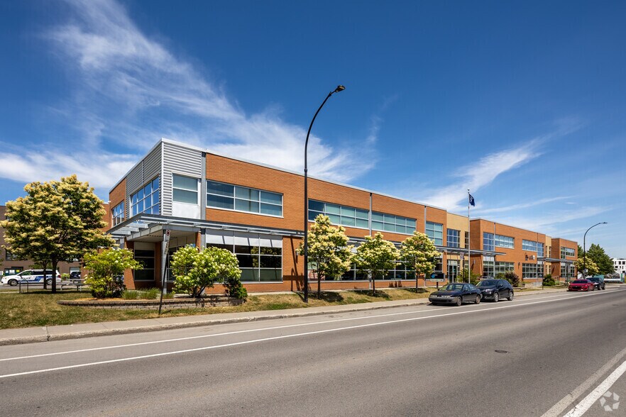 4801-4807 St Molson, Montréal, QC à louer - Photo de l’immeuble – Image 3 sur 9