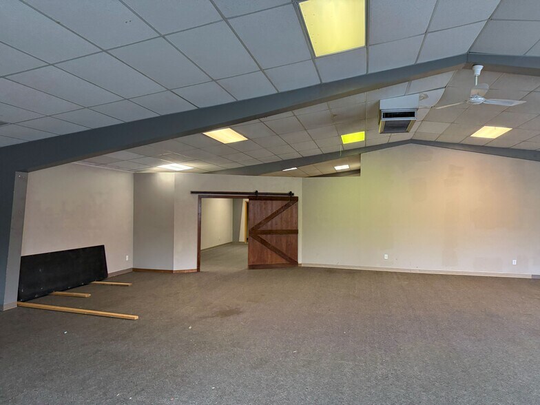 235 Nucleus Ave, Columbia Falls, MT à louer - Photo de l’immeuble – Image 2 sur 5