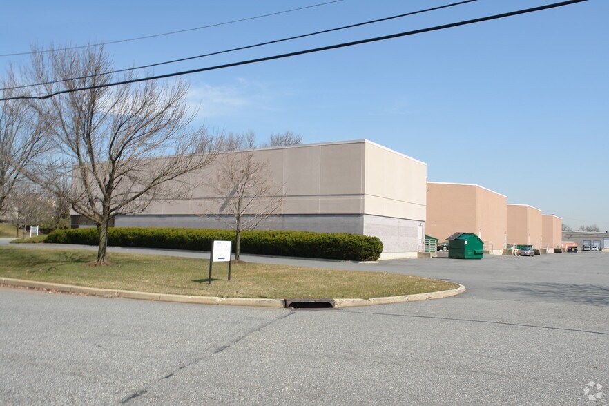 115 Newfield Ave, Edison, NJ à louer - Photo de l’immeuble – Image 1 sur 4