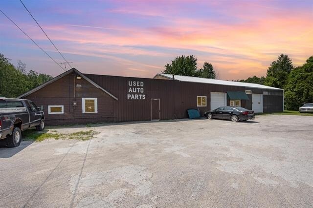 3318 Old Kawkawlin Rd, Bay City, MI à vendre - Photo principale – Image 1 sur 47