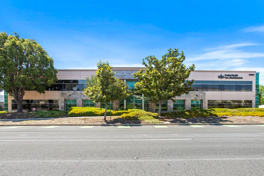 9302 Pittsburgh Ave, Rancho Cucamonga, CA à vendre - Photo principale – Image 1 sur 32