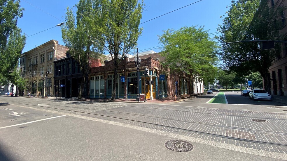 240 SW First Ave, Portland, OR à louer - Photo de l’immeuble – Image 2 sur 6