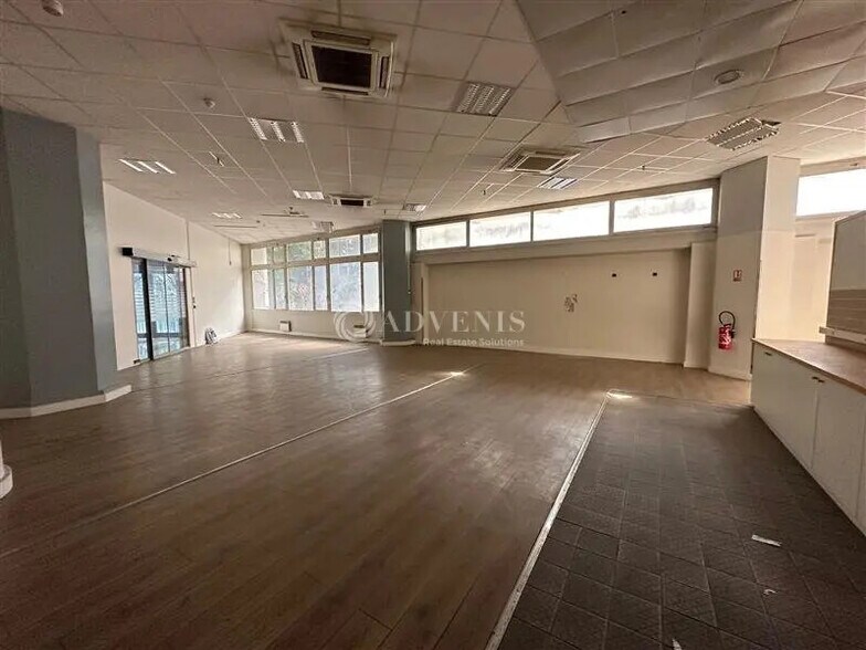 Local commercial dans Noisy-le-Grand à louer - Photo de l’immeuble – Image 1 sur 6