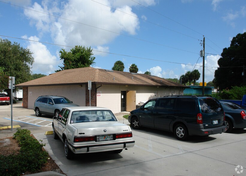2209 S French Ave, Sanford, FL à louer - Photo de l’immeuble – Image 2 sur 12