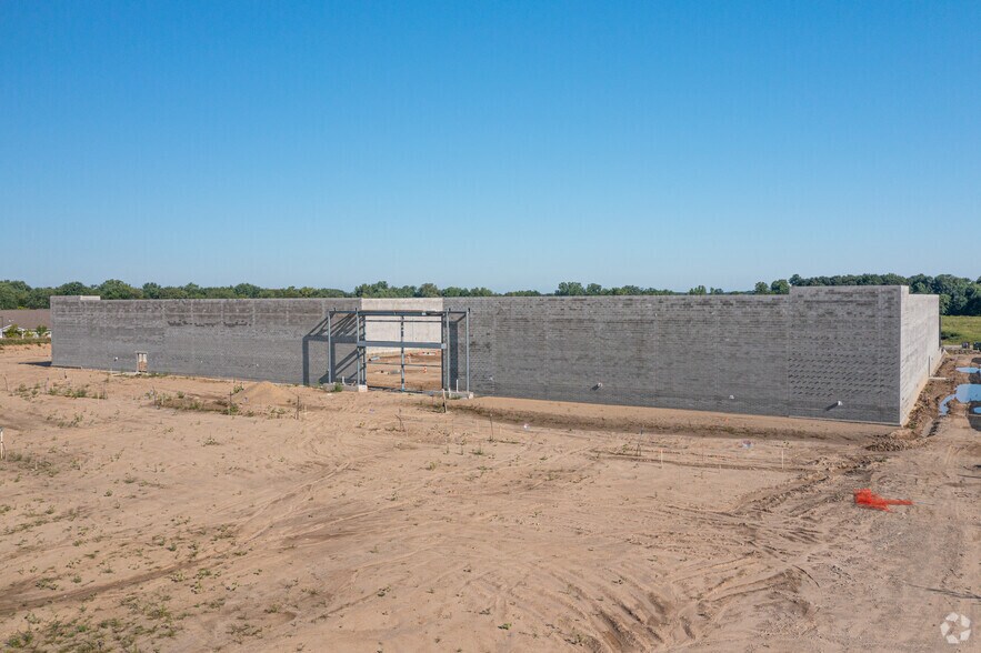 Delta Crossing- Big Box, Lansing, MI à louer - Photo de l’immeuble – Image 3 sur 8