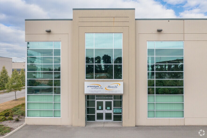 13180 Mitchell Rd, Richmond, BC à louer - Photo de l’immeuble – Image 2 sur 6