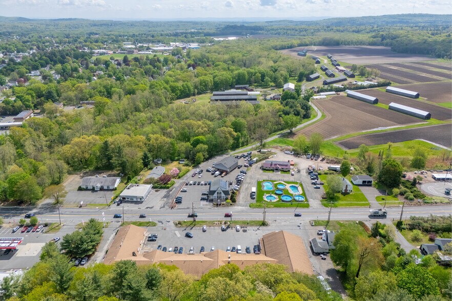 69 Southwick Rd, Westfield, MA à louer - Photo de l’immeuble – Image 3 sur 3