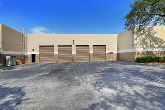 5751-5753 Miami Lakes Dr, Miami Lakes, FL à louer Photo intérieure– Image 2 sur 2