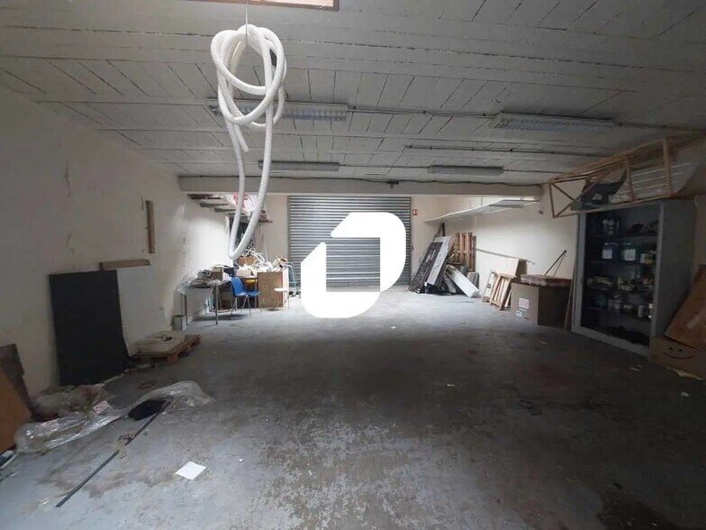 Local d’activités dans Voisins-le-Bretonneux à louer - Photo de l’immeuble – Image 2 sur 10