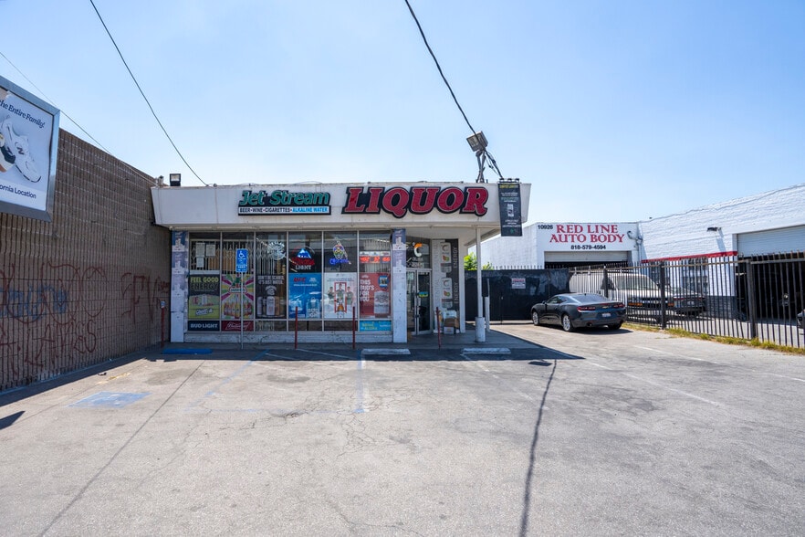 10922 Vanowen St, North Hollywood, CA à vendre - Photo de l’immeuble – Image 2 sur 12