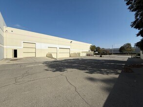 950 S Wanamaker Ave, Ontario, CA à louer Photo de l’immeuble– Image 2 sur 4