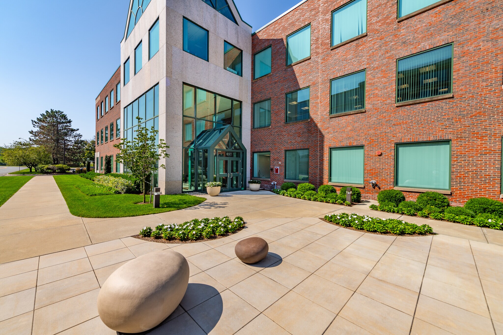 197 First Ave, Needham, MA à louer Photo principale– Image 1 sur 7