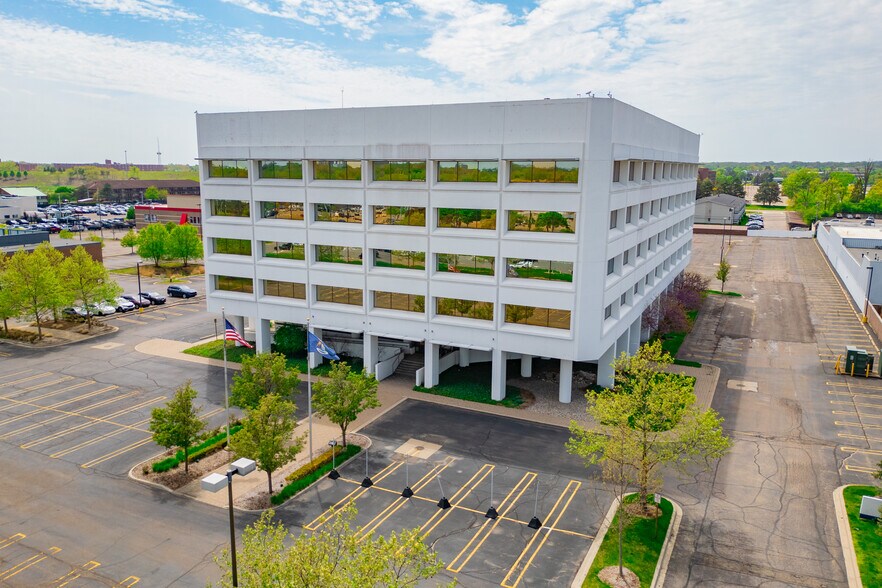 28333 Telegraph Rd, Southfield, MI à vendre - Photo de l’immeuble – Image 1 sur 28