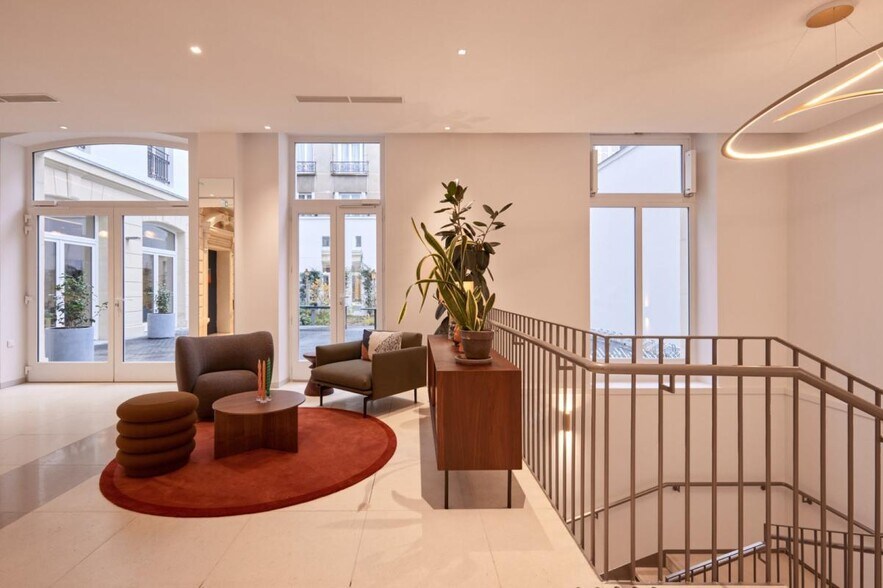 71 Rue De Miromesnil, Paris à louer - Photo de l’immeuble – Image 1 sur 17