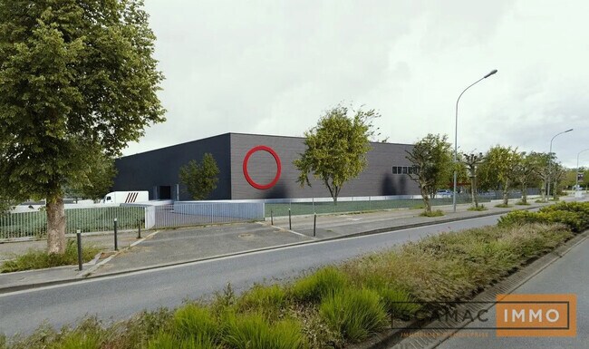 Plus de détails pour Bureau, Industriel/Logistique à louer
