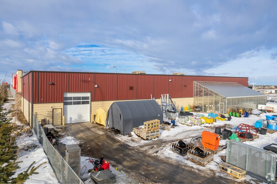 300 Edgefield Pl, Strathmore, AB à louer - Photo de l’immeuble – Image 2 sur 5