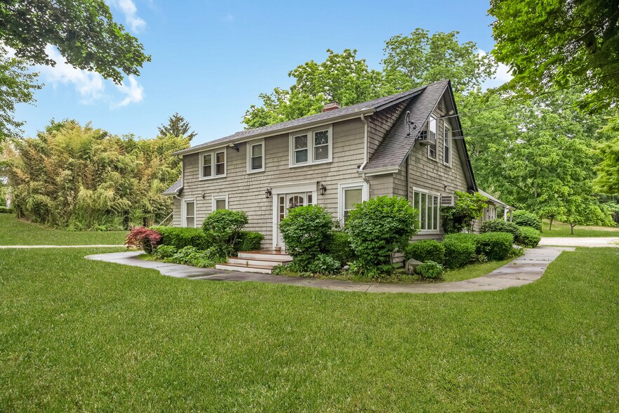 645 Middle Country Rd, Middle Island, NY à vendre - Photo de l’immeuble – Image 3 sur 24
