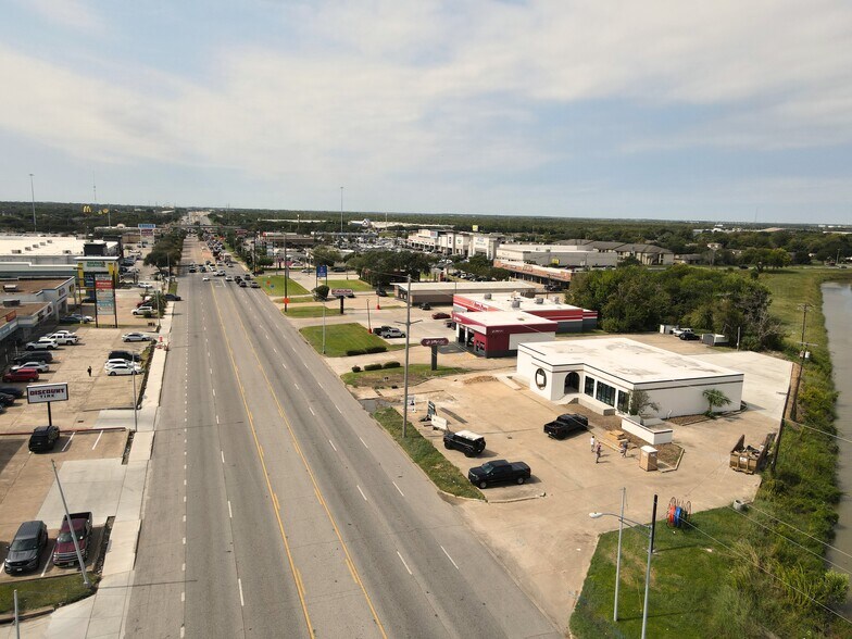 3310 Palmer Hwy, Texas City, TX à louer - Photo de l’immeuble – Image 3 sur 5