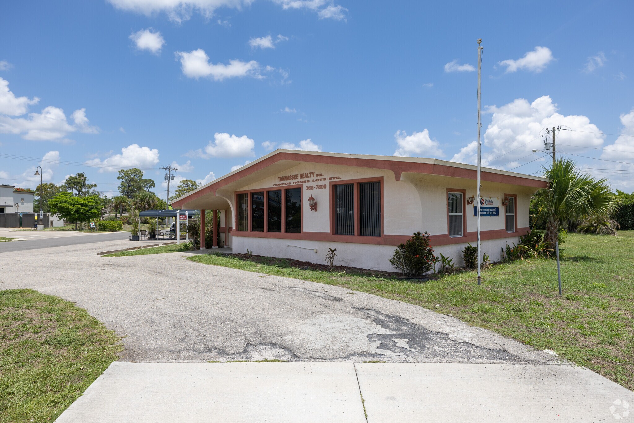 1003 Leeland Heights Blvd, Lehigh Acres, FL à vendre Photo principale– Image 1 sur 2
