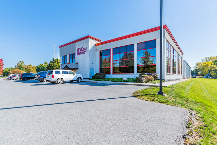 1514 Commerce Ave, Carlisle, PA à vendre - Photo principale – Image 1 sur 67
