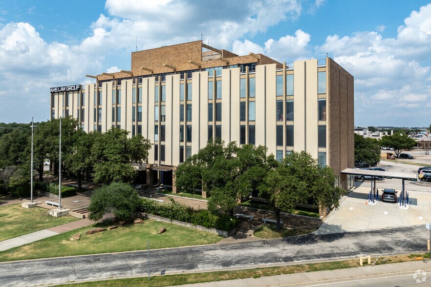 811 S Central Expy, Richardson, TX à louer - Photo de l’immeuble – Image 1 sur 5