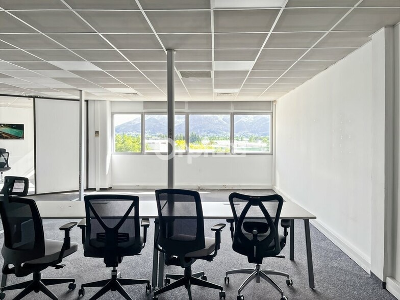 Bureau dans Aubagne à louer - Photo intérieure – Image 2 sur 8