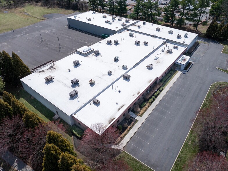 390 New Albany Rd, Moorestown, NJ à vendre - Photo principale – Image 1 sur 21