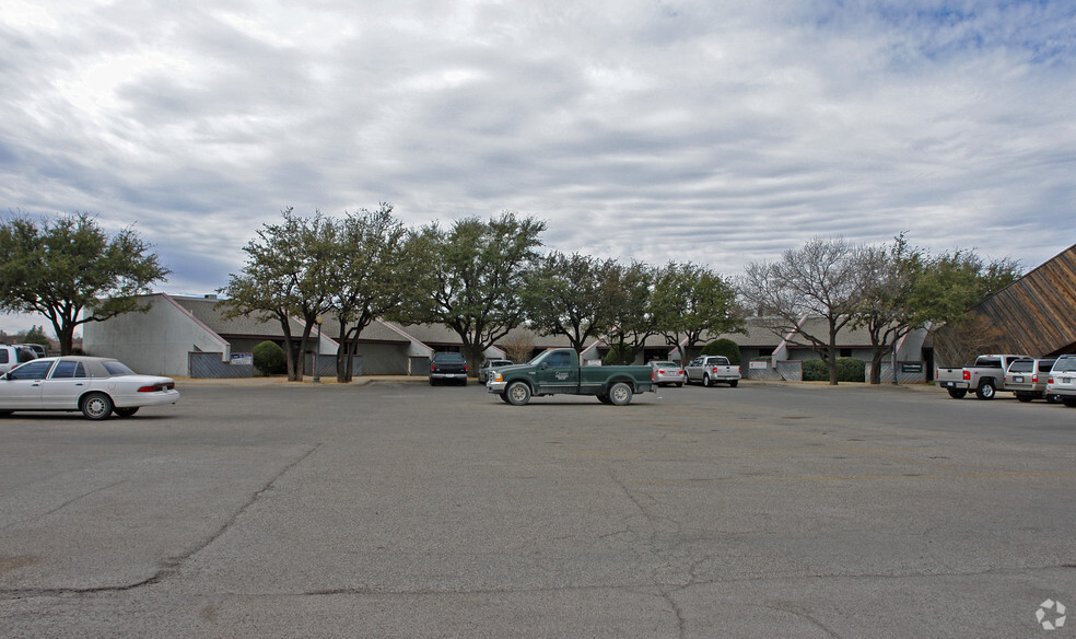 2817 John Ben Shepperd Pky, Odessa, TX à louer - Photo principale – Image 1 sur 2