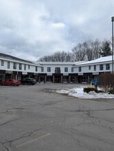 1471 Route 9, Clifton Park, NY à louer Photo de l’immeuble– Image 2 sur 4