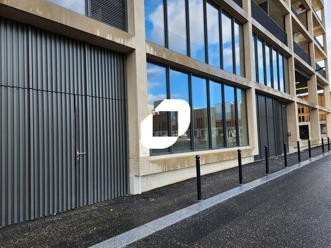 Plus de détails pour Local d’activités à vendre