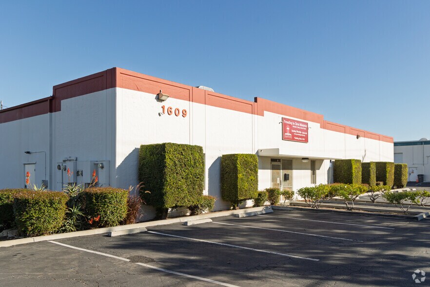 1609 E Del Amo Blvd, Carson, CA à vendre - Photo de l’immeuble – Image 3 sur 13