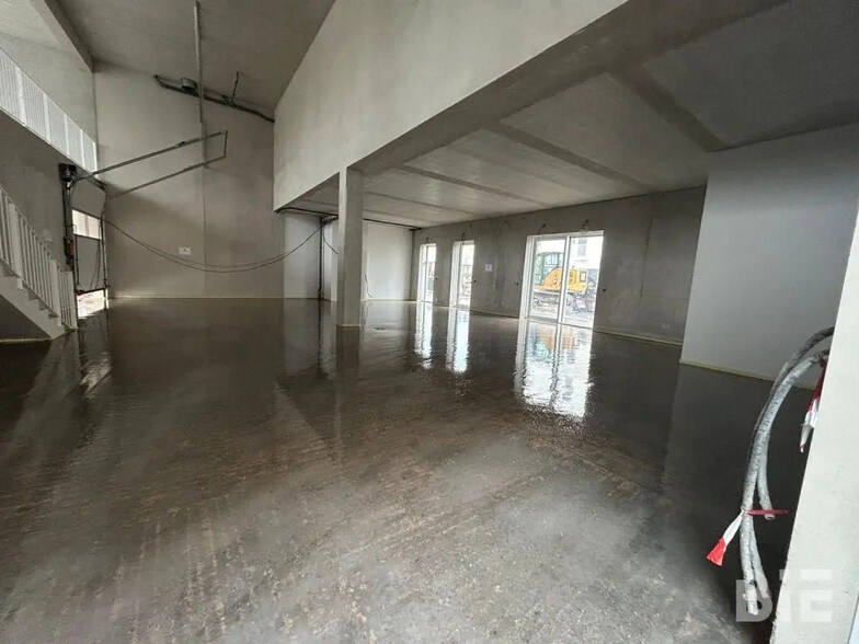 Local d'activités dans Bruges à vendre - Photo de l’immeuble – Image 3 sur 20