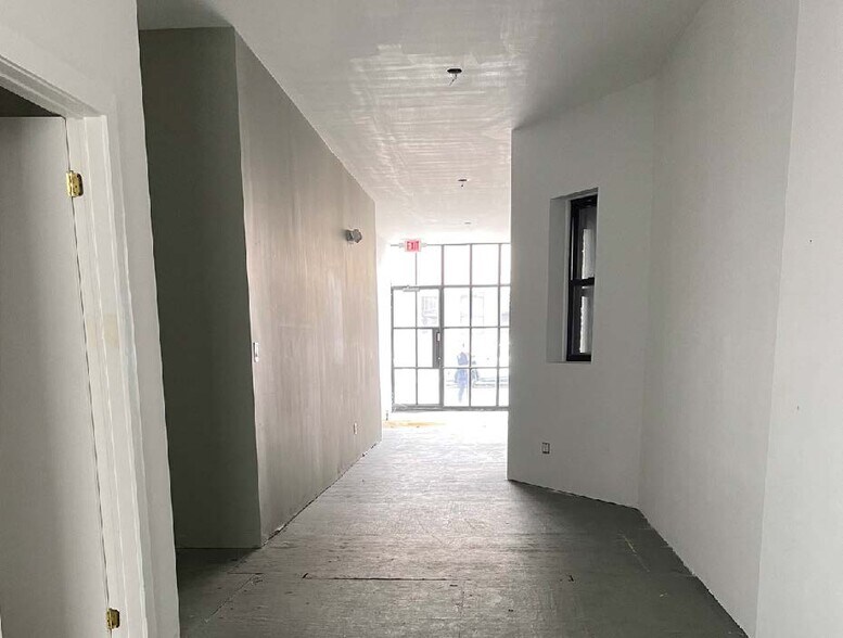 197 Franklin St, Brooklyn, NY à louer - Photo de l’immeuble – Image 3 sur 11