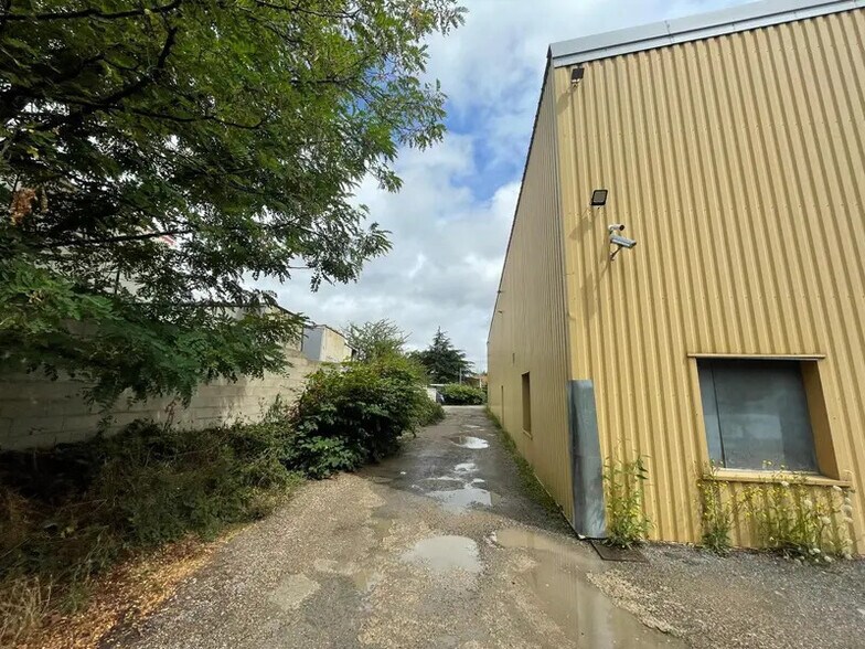 Industriel/Logistique dans Montigny-lès-Cormeilles à vendre - Photo de l’immeuble – Image 3 sur 8