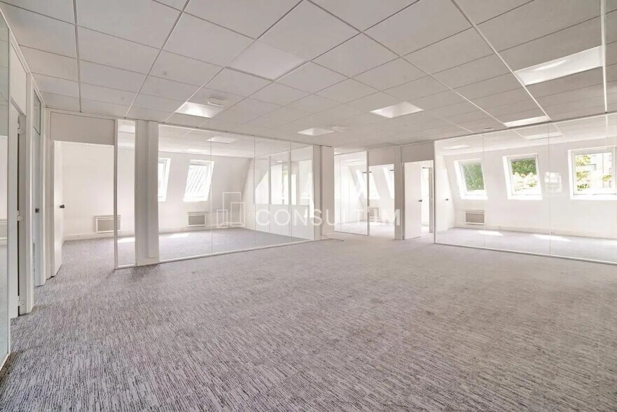 Bureau dans Courbevoie à vendre - Photo de l’immeuble – Image 1 sur 7