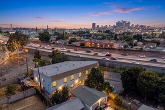 2104 Mozart St, Los Angeles, CA - Vue aérienne  vue de carte - Image1