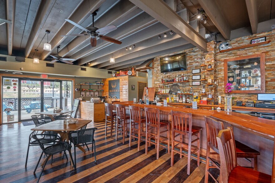 Canyon Lake Investment Property portefeuille de 2 biens à vendre sur LoopNet.fr - Photo intérieure – Image 2 sur 12