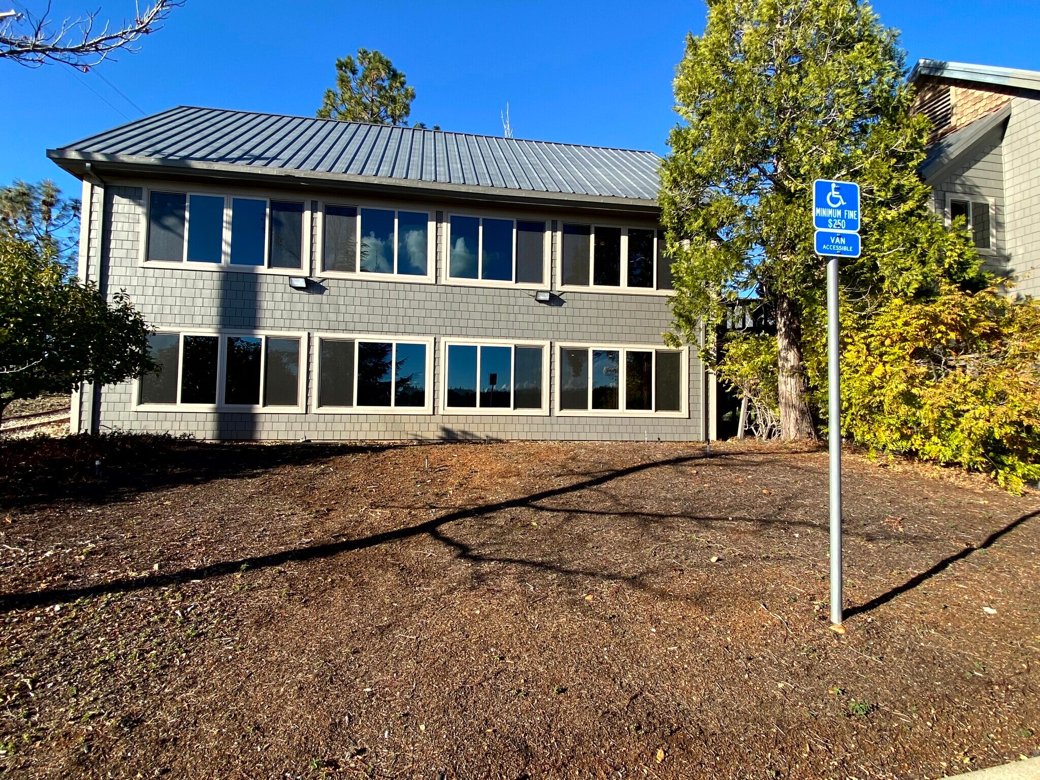 123 Margaret Ln, Grass Valley, CA à louer Photo principale– Image 1 sur 2