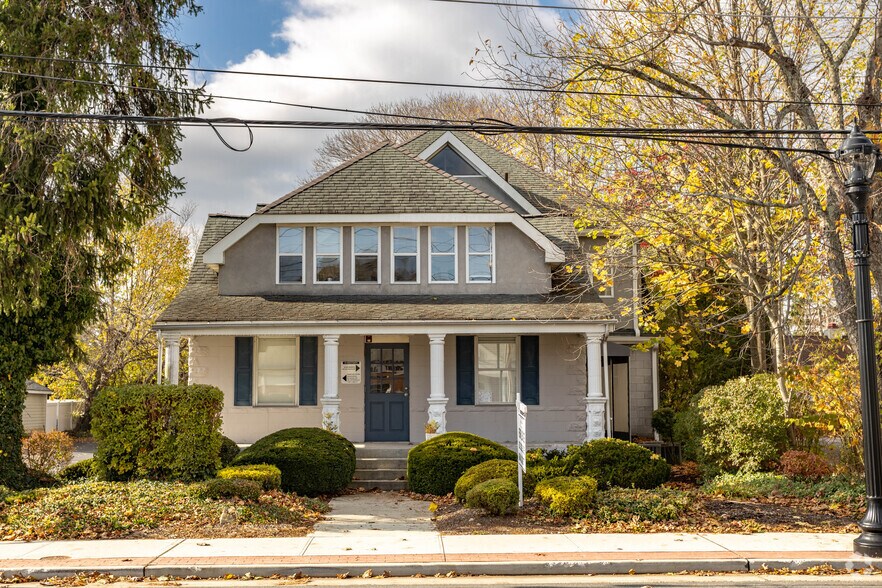 320 Lake Ave, Saint James, NY à louer - Photo principale – Image 1 sur 4