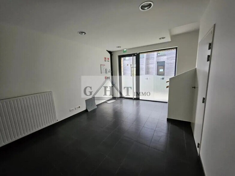 Bureau dans Moissy-Cramayel à louer - Photo de l’immeuble – Image 1 sur 6