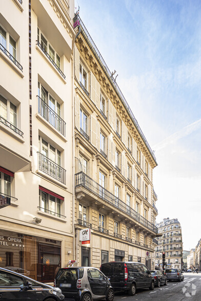 Immeuble residentiel dans Paris à vendre - Photo de l’immeuble – Image 3 sur 4