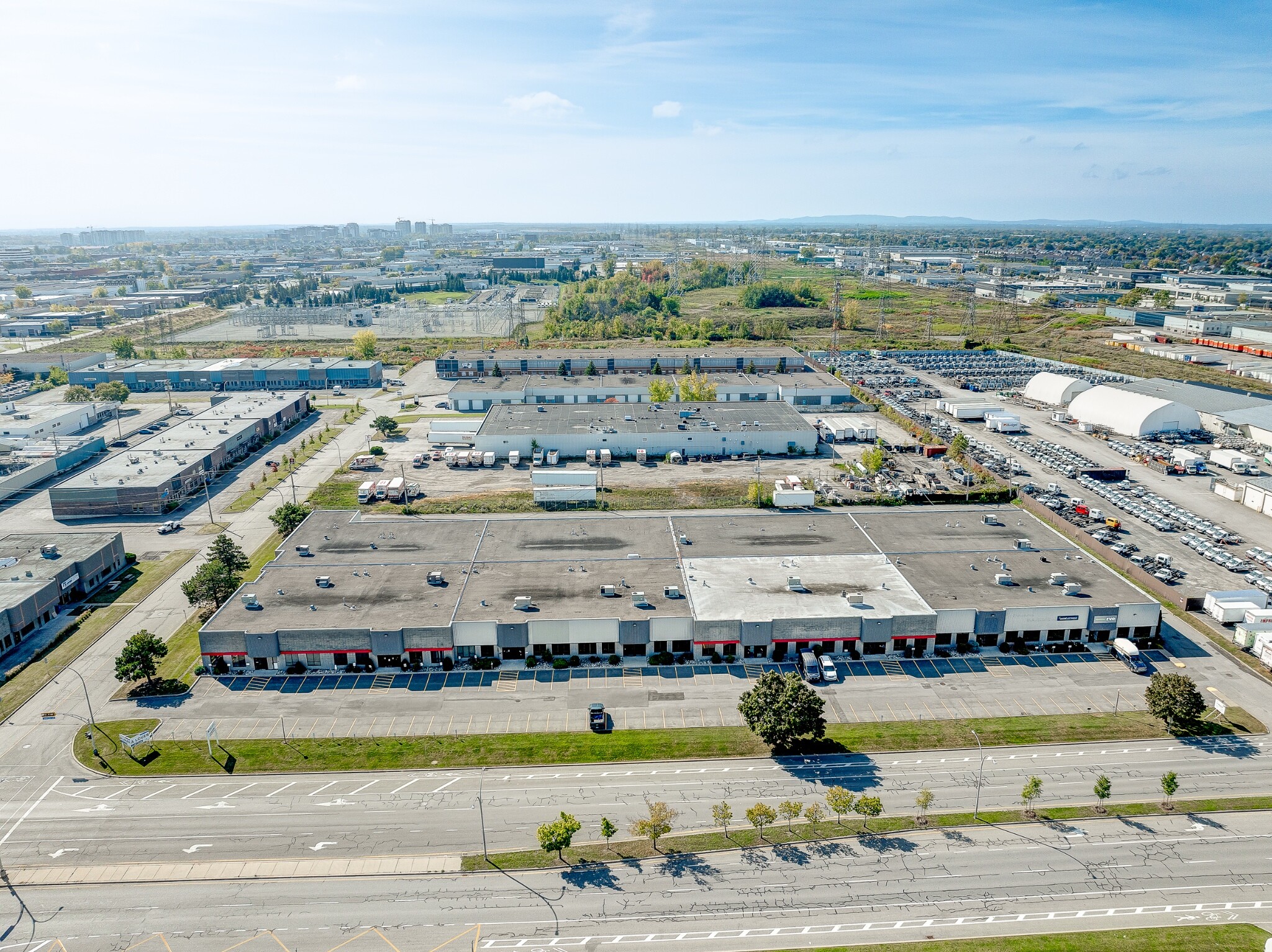 3420-3480 Boul Industriel, Laval, QC à louer Photo principale– Image 1 sur 12